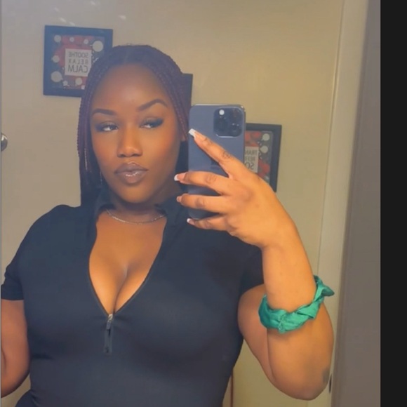 Meet your Posher, Dejia - Picture 1 of 1